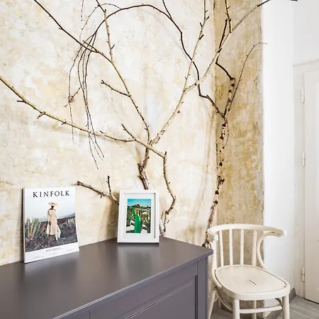 Stylish In The Heart Of The Center With Air Conditioner Apartment *