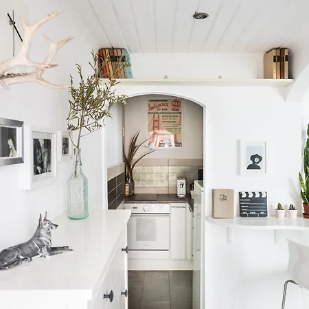 Stylish In The Heart Of The Center With Air Conditioner Apartment
